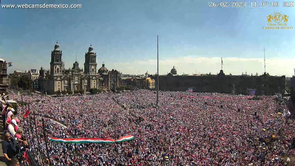 giogutierrezag's tweet photo. Ya estamos marchando en el Zócalo. 🤝 ✨
Hoy más que nunca lo decimos fuerte y claro, en México ni la democracia ni el voto libre se tocan.

#MiVotoNoSeToca https://t.co/KnJDldwjIB