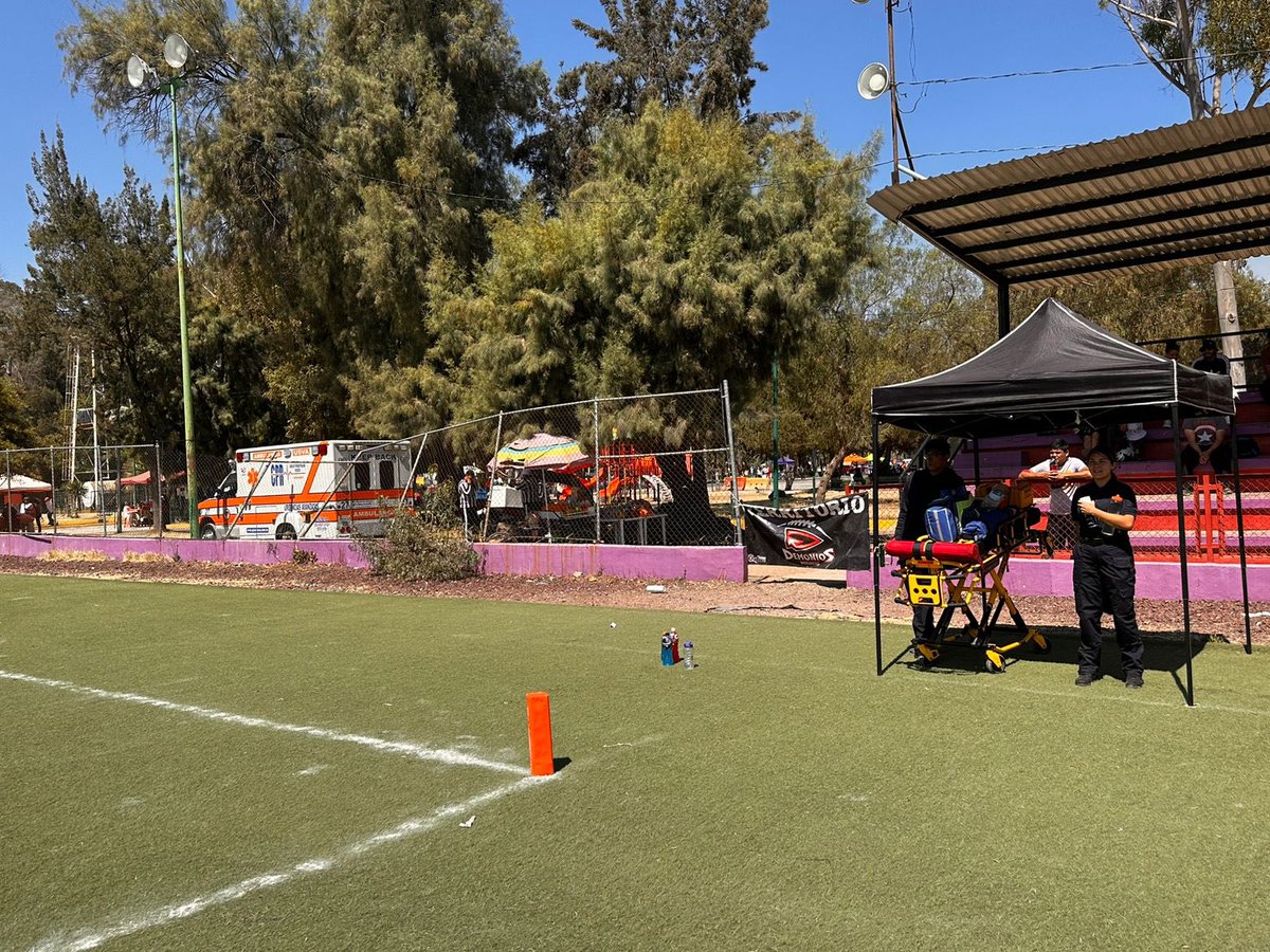 CPRServicesMx's tweet photo. Unidad 027 se encuentra cubriendo partidos de fútbol americano al interior del Deportivo Los Galeana.
Agradecemos su preferencia.
#cprservices🇲🇽
#eventosdeportivos
#ambulanciaprevencion
#ambulanciasverificadas https://t.co/trsV5ovMRO