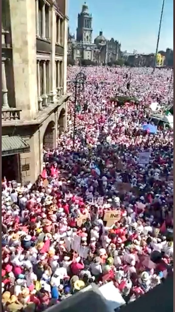 la_grenitas's tweet photo. Ni un sólo acarreado, ni Frutsis, ni tortas, todos fuimos por nuestro propio pie, cuéntanos bien Andrés, porque esto es sólo una muestra de la cantidad de votos que se van a volcar en 2024 por la OPOSICIÓN, tú lograste ésto por dividirnos, ahora la Plaza y las calles son NUESTRAS https://t.co/wtHscQqIiJ