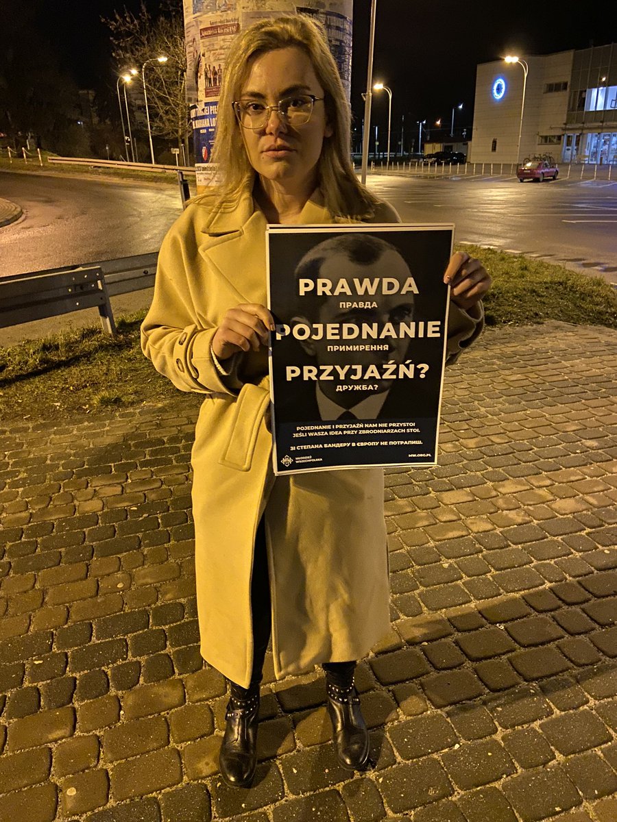 Ola_Kowall's tweet photo. Tylko uregulowanie kwestii historycznej może przyczynić się do polepszenia relacji 🇵🇱🇺🇦  . W sposób stanowczy powinniśmy domagać się ekshumacji pomordowanych Polaków na kresach.                                          Ukraina z Banderą na sztandarach nigdy nie wejdzie do Europy. https://t.co/d2gHOEQXoe