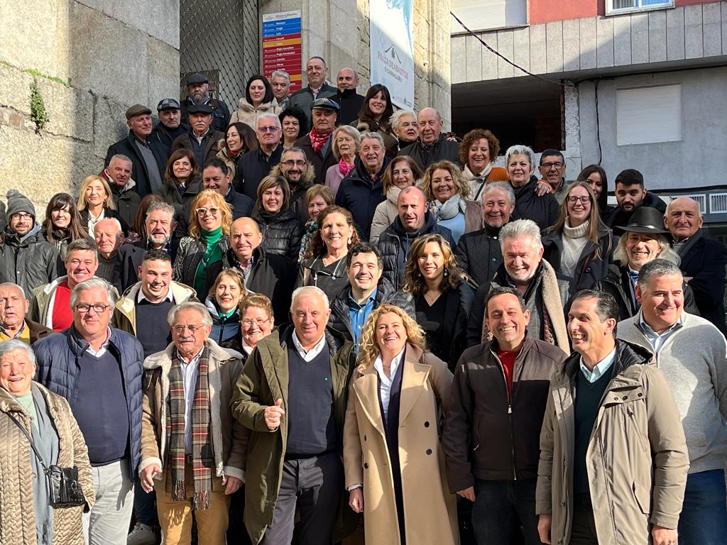 espazo_comun's tweet photo. Hoxe foi un día feliz para os que formamos parte de @espazo_comun 
Reencontros, novos compañeiros e moitos proxectos que acometer en diversos puntos de Galicia. 
#equipo #familia #ilusion https://t.co/72sXhGHGRx