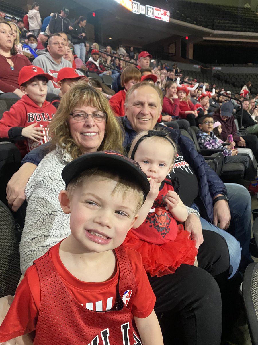 MktgMeg's tweet photo. Tweet your seat! Section 115 row 8 seat 11/12! 🌭♥️🏀🌭 @ViennaBeef @windycitybulls #tweetyourseat #windycitybulls https://t.co/eKR6GeM1Pg