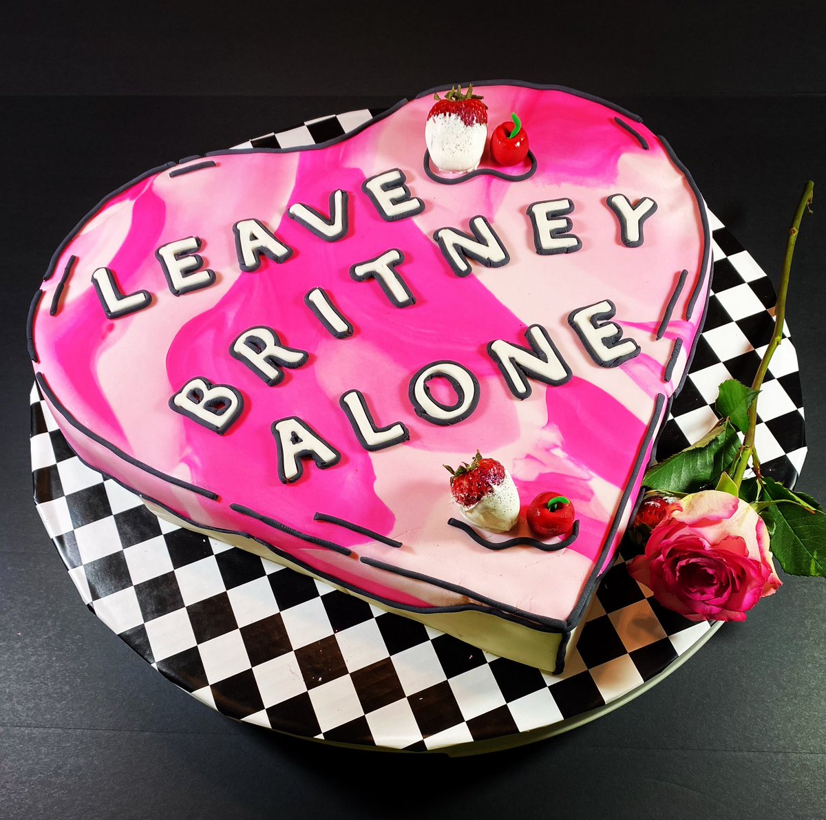 DissyG's tweet photo. Say it with cake.

Britney’s personal life is not for our entertainment. Leave Britney alone.

#LeaveBritneyAlone #BritneySpears #JusticeForBritney https://t.co/fyN8yAvcz7