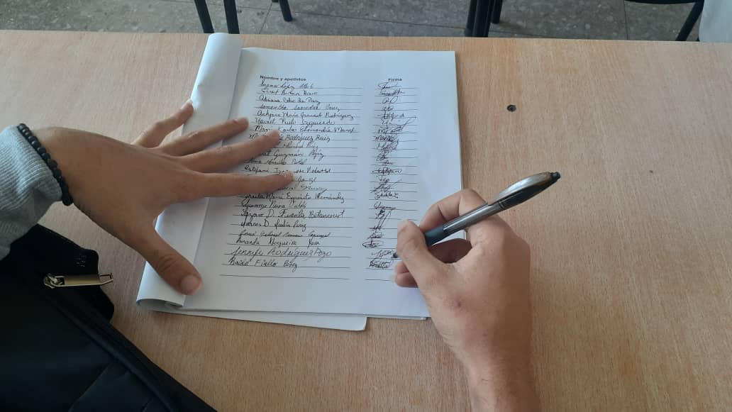 chserafin00's tweet photo. Así los recibimos en la @FeuCuba desde @HumanidadesUCLV 

¡Bienvenidos, estudiantes de nuevo ingreso! 🤩 https://t.co/g9BDpFwajM