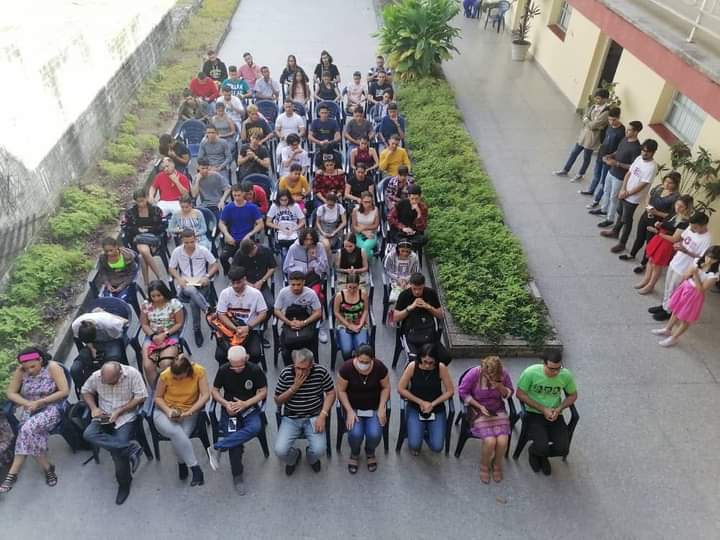 chserafin00's tweet photo. Así los recibimos en la @FeuCuba desde @HumanidadesUCLV 

¡Bienvenidos, estudiantes de nuevo ingreso! 🤩 https://t.co/g9BDpFwajM