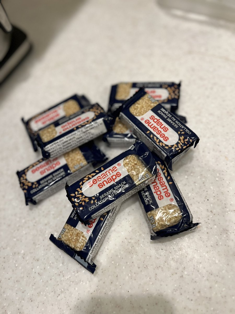 MamaMelski's tweet image. Going back to Canada means #seasamesnaps #unitop #unitopyoumakeaspectacularsnap #theyareuptherewithketchupchips