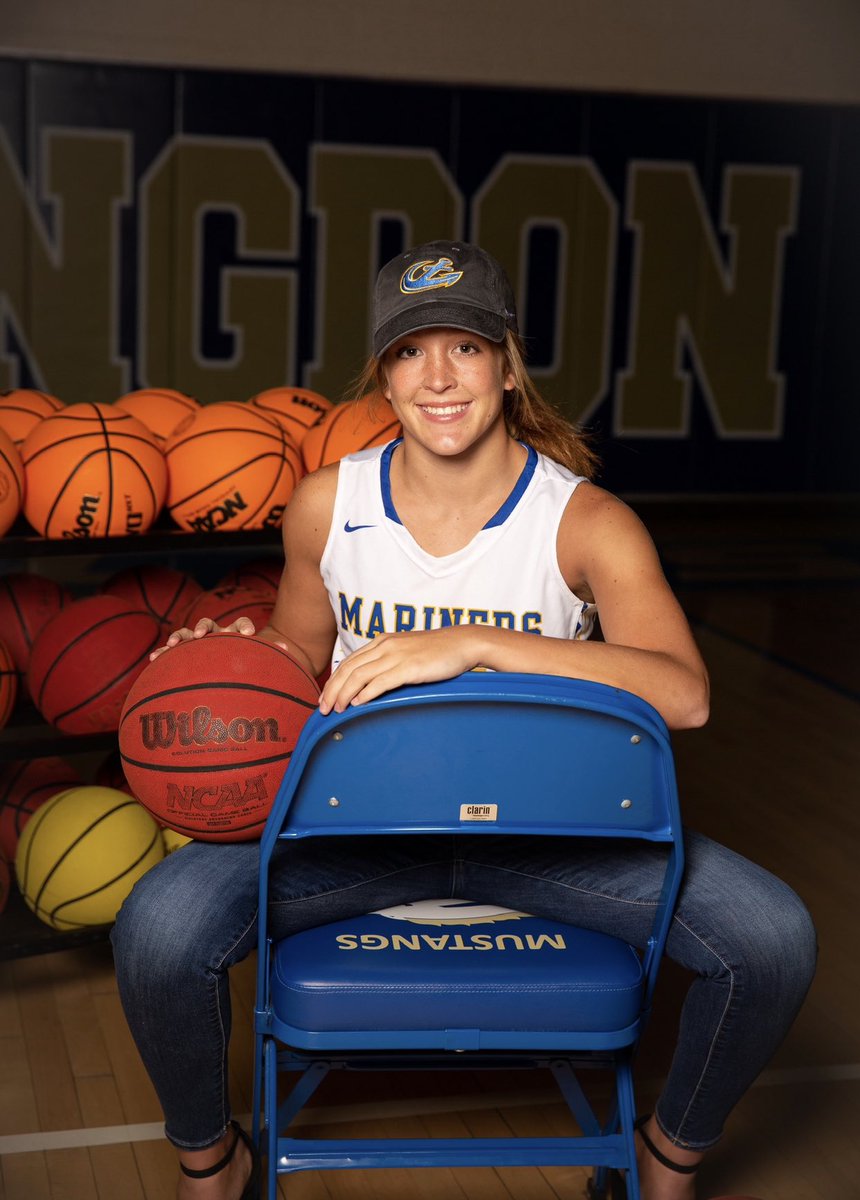 ListKaren's tweet photo. #seniorsunday  In honor of the Mariners winning the NAC Championship yesterday.. @Sydneytheballer https://t.co/nF4CUhOpV3