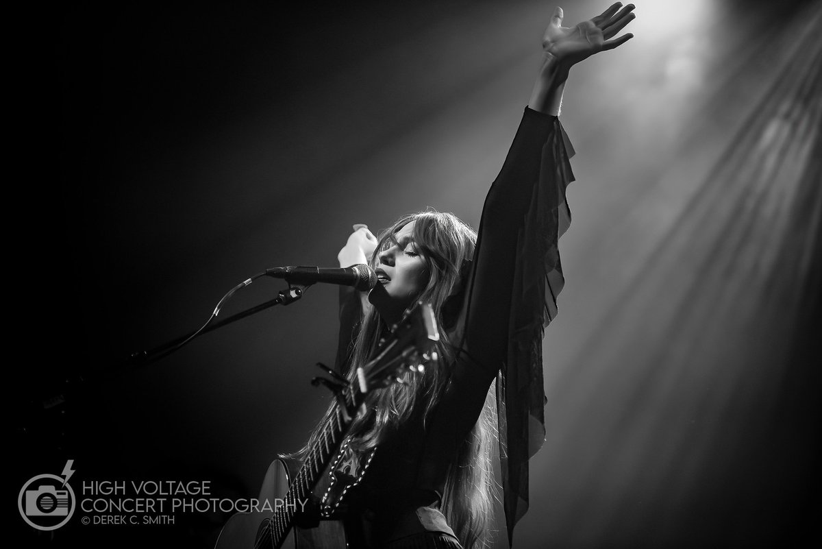 A few favorites of @LolaKirke and her band opening for @MissMargoPrice at @TheVicChicago 

Chicago I 2.21.23

Photographed for @AmeriBluesScene 

#thirdmanrecords