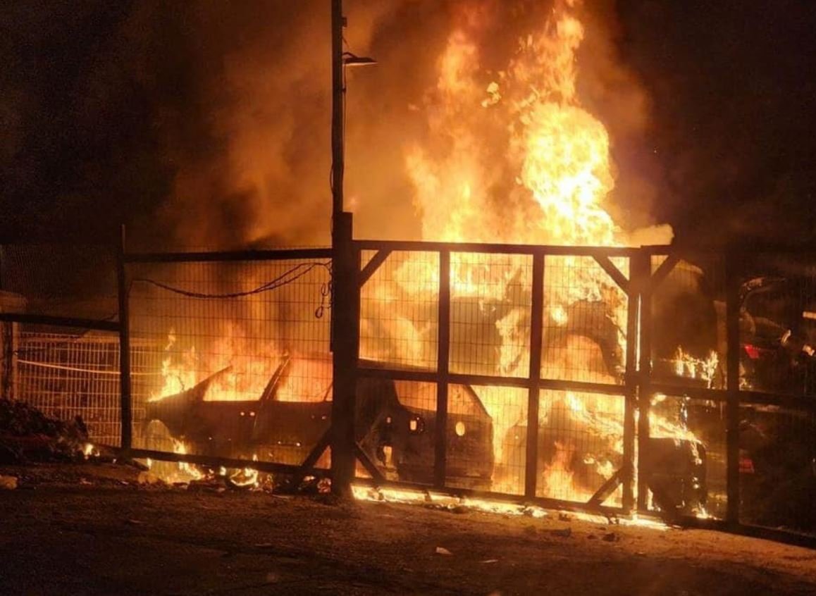 muhammadshehad2's tweet image. 2\ #Israeli settlers burned down 100 cars in Huwara &amp;amp; 75 homes (35 completely &amp;amp; 40 partially).

They wounded over a 100 Palestinians, stabbed a child (in critical condition) &amp;amp; shot dead an aid worker.

The Israeli gov is calling this terrorism "taking the law into their hands"