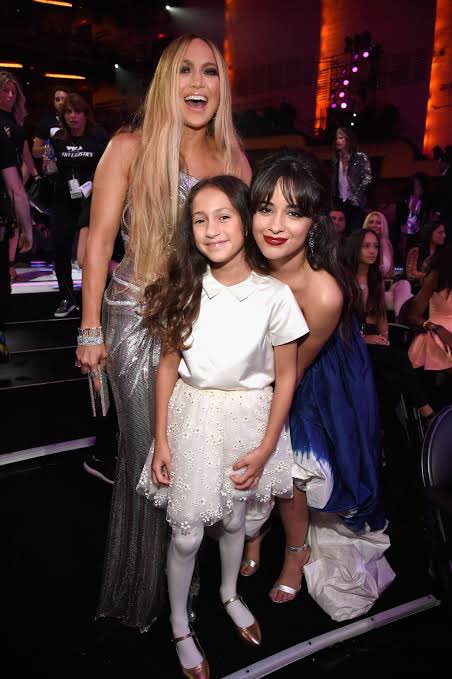 midnightswt's tweet photo. e o parabens de hj eh para outra ygirl a mais recente mas a mais querida diva princesa mt bela te adoro querida bjss de luz olha como eu estou linda na última foto ne @MiawBrega https://t.co/RSWNALmgBT