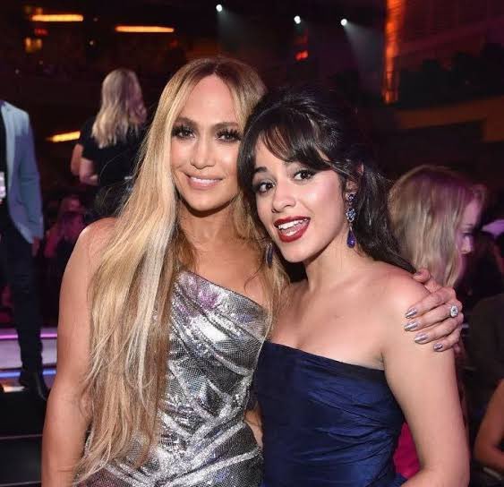 midnightswt's tweet photo. e o parabens de hj eh para outra ygirl a mais recente mas a mais querida diva princesa mt bela te adoro querida bjss de luz olha como eu estou linda na última foto ne @MiawBrega https://t.co/RSWNALmgBT