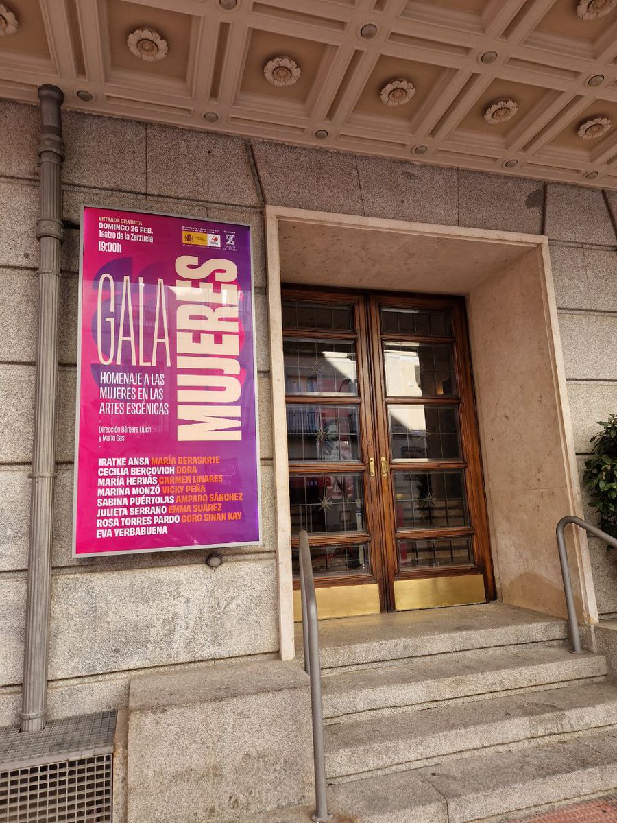 Estamos en el <a href="/TeatroZarzuela/">TeatrodelaZarzuela</a> donde esta tarde se celebra la #GalaMujeres, un evento donde las mujeres de diferentes disciplinas de las artes escénicas serán las grandes protagonistas.

¿Quieres saber en qué va a consistir y quién participa? Dentro 🧵