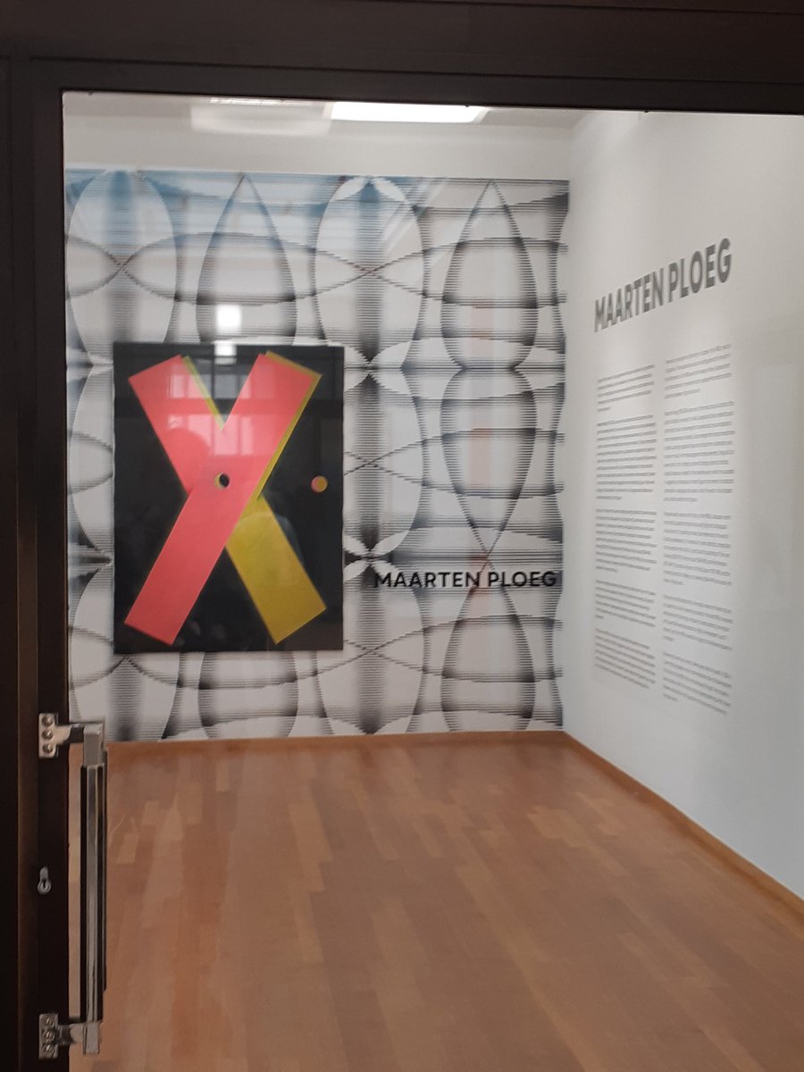 MattvdReijden's tweet photo. Prachtig en veelzijdig! Mooi dat deze tentoonstelling van het werk van #MaartenPloeg er is, op zo'n prominente en mooie plek. Welverdiend. @PloegTrust @kunstmuseumdh https://t.co/NrioqtYuJR