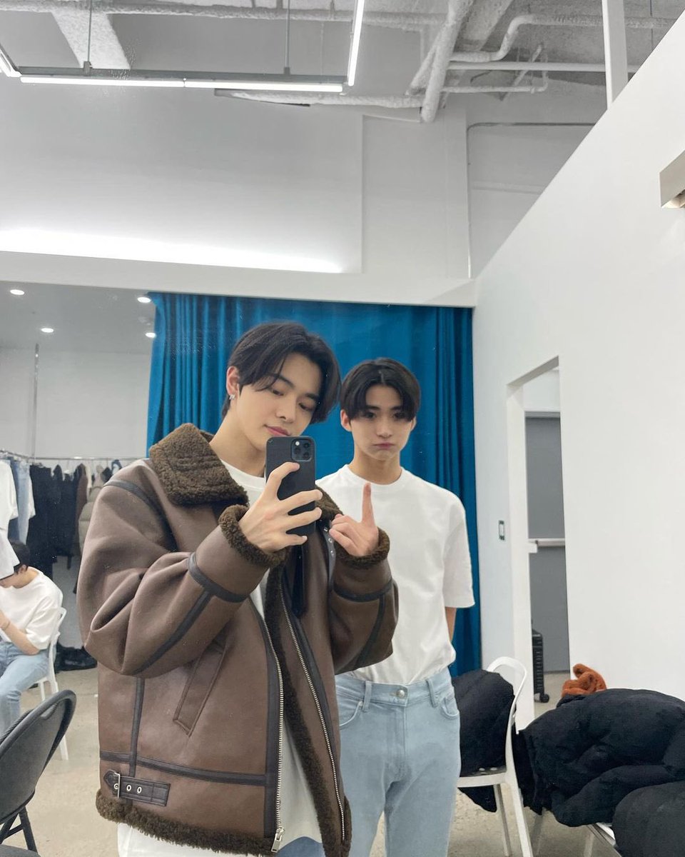 taesanwon's tweet photo. Leowon pictures together (archive) https://t.co/NbgUSwFiyx