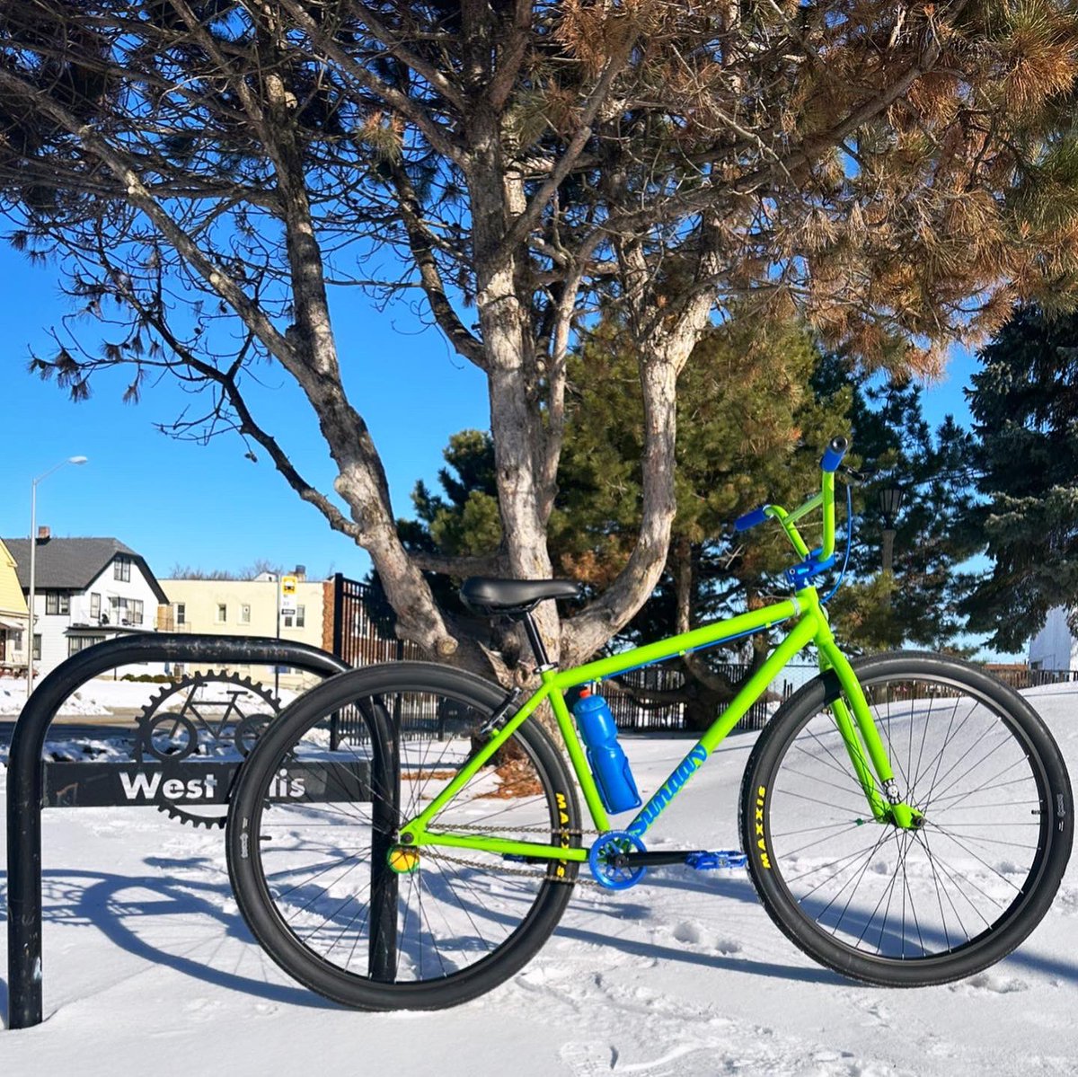 Sunday School Snow-Day 💚💙

#SundayBikes #SundayRide #SundayBMX #HighC #HighD #SunDave #SlightlySalty #BMXbike #29inchBMX #OdysseyBMX #BMXtilltheWorldBlowsUp