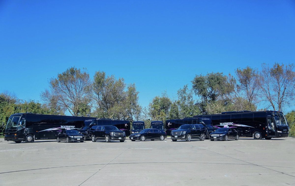 IowaPhoenix's tweet image. For the 2023 season the Iowa Phoenix will be riding in style again! Partnering with Majestic Limousine for the third year in a row. 
Phoenix Family please give some love to Majestic! 
#ittakesavillage #wfastrong #iowasonlywomenstacklefootballteam #ridinginstyle   @MajesticLimo