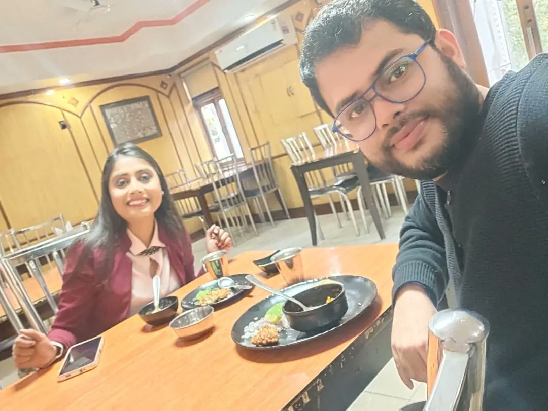 Dipikka_M's tweet photo. Sunday Morning 🌞 

BEFORE 👩‍💻 📰

AFTER 🧛‍♀️🍲🫕💪

#sundayvibes
#SundayMorning #SundayMotivation https://t.co/yS2elY5aJt