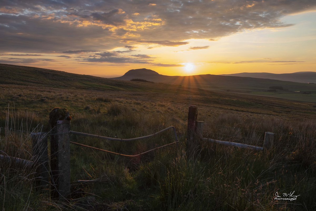 Gorgeous sunset over Slemish Mountain, Co Antrim! <a href="/bbcniweather/">BBC NI Weather</a> <a href="/Louise_utv/">Louise Small</a> <a href="/WeatherAisling/">Aisling Creevey</a> <a href="/barrabest/">Barra Best</a> <a href="/WeatherCee/">Cecilia Daly</a> <a href="/angie_weather/">angie phillips</a> <a href="/itvweather/">ITV Weather</a> <a href="/fujilovemag/">FujiLove Magazine</a> <a href="/FujifilmUK/">FUJIFILM UK & Ireland</a>