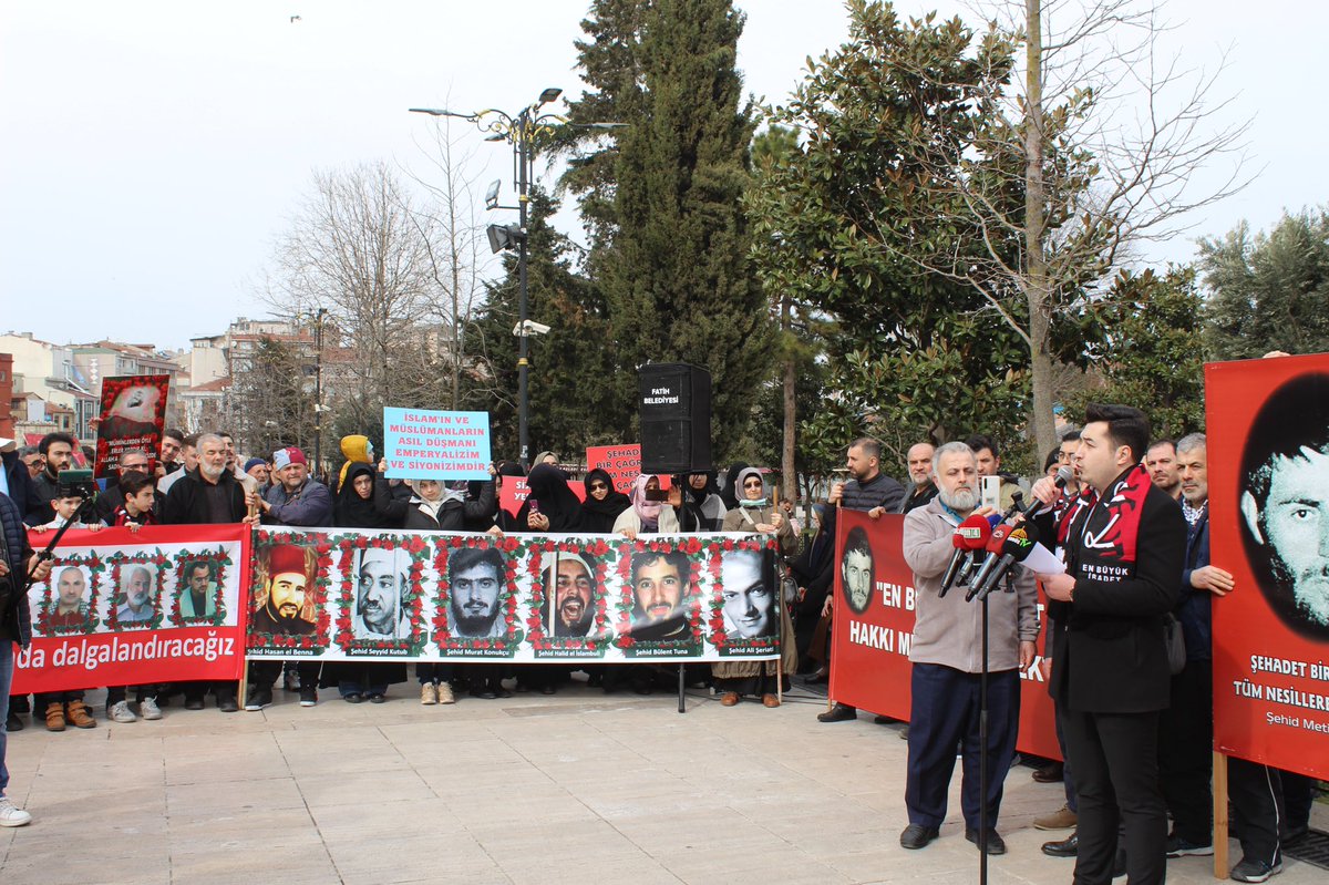 Şehadetinin 44. yılında Şehidimiz Metin Yüksel’i, şehit edildiği yer olan Fatih Camii avlusunda dualarla andık. 

Şehit Metin Yüksel Platformu adına basın açıklamasını gerçekleştirdim.

Rahmetle… #ŞehitMetinYüksel