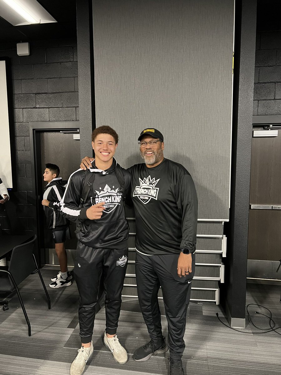 ZaneRowe0's tweet photo. Thank you @TheSHOWByNXGN for inviting me to the Mega TKC. I appreciate @twftraining teaching us about player personnel group and player keys! #DLMVP #theShow #knowledgeispower @AggieFootball @CoachColey @TheUCReport @UANextFootball @PrepRedzoneNext @247Sports @RivalsCamp @On3Recruits @AlPopsFootball