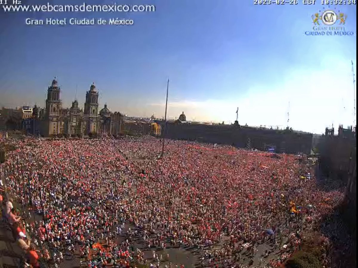 lximenezfyvie's tweet photo. Así el #Zócalo a las 10:35 de la mañana. 💕

#ElINENoSeToca #MiVotoNoSeToca https://t.co/eMAVccg94B