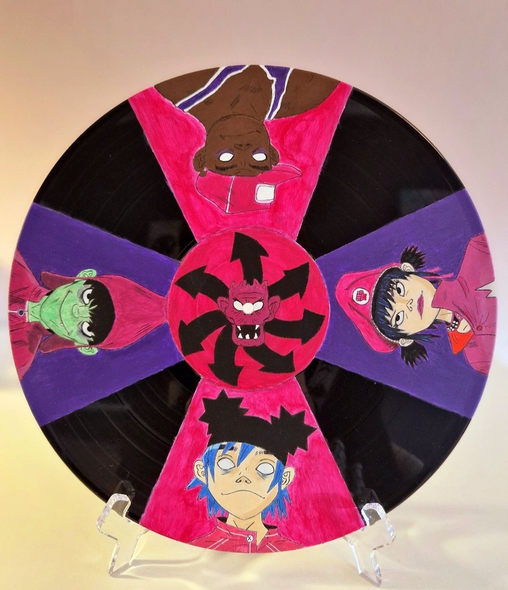 RhinestoneDemi's tweet image. 💜⚡️MY SELFMADE CRACKER ISLAND VINYL ⚡️💜
This took me so long to paint but I am very happy with the result, hope you guys like it too!