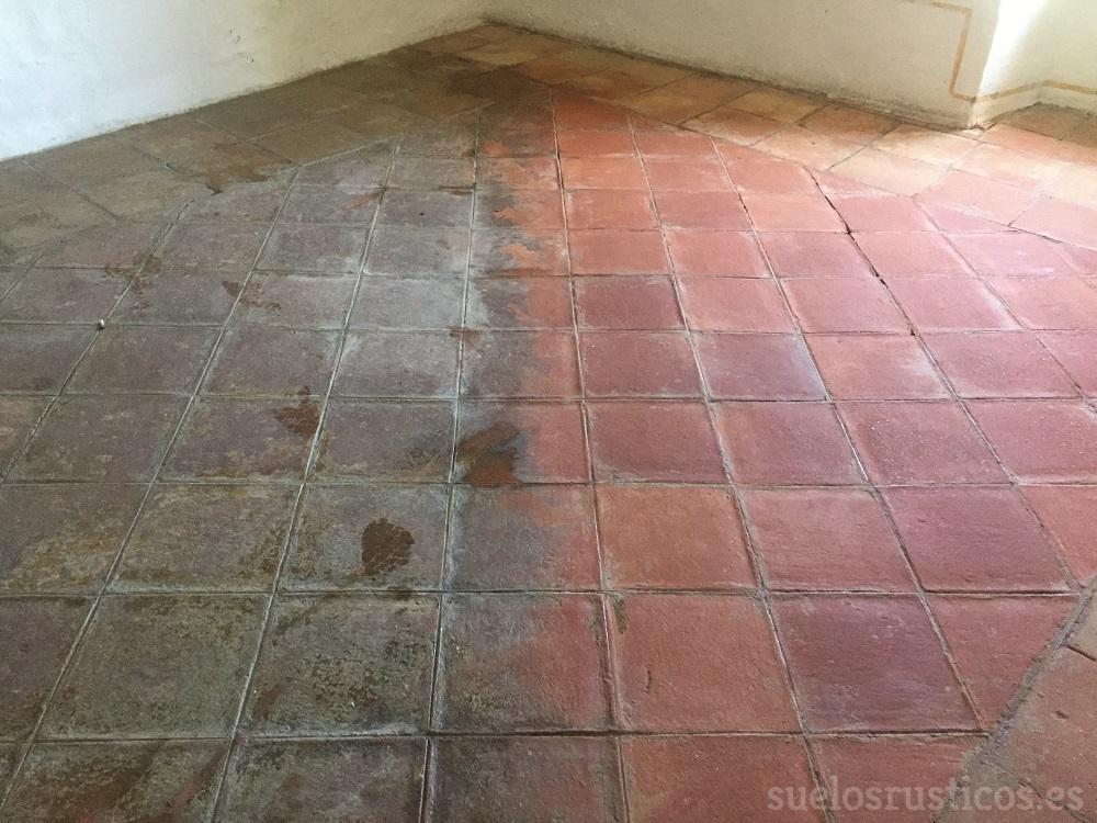 SuelosB's tweet photo. Proceso de recuperación suelo de barro.  #barro #suelorustico #barrococido #rustictiles #suelosrusticos #architecture #floor #suelodebarro #baldosasdebarro #baldosasporelmundo #interiorismo #interiordesign #suelosbonitos #aceitedemora #barnizmora #soleria https://t.co/wSyXI1etMA