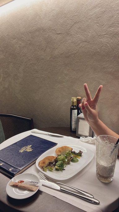 &ldquo;Vin in 5 minute&rdquo;   Eu dupa o ora https://t.co/FABLakWH19