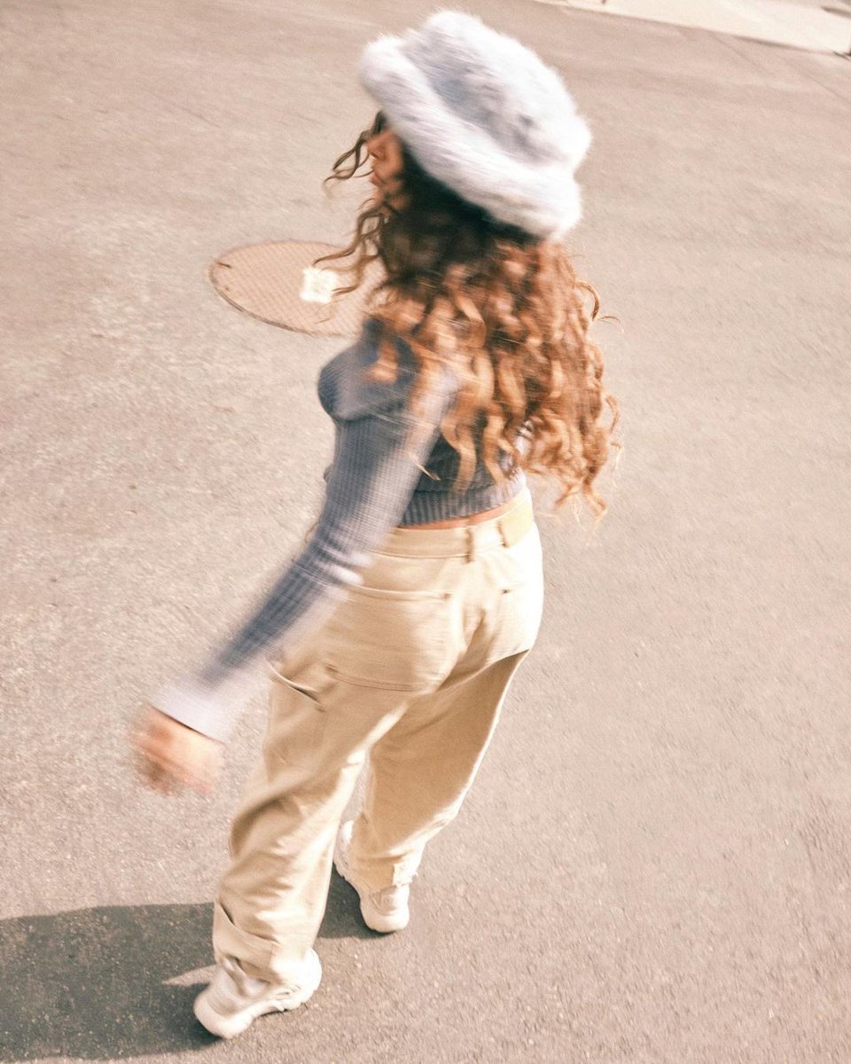 ArgUptades's tweet photo. Jade via Instagram:

"Alguna vez te sentiste como una bolsa de plástico?"

@jadethirlwall https://t.co/tMsh09Rea4