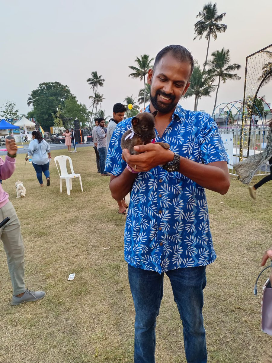 sriramalouette's tweet photo. Day out with Maggie #woof #pawsome #dogdayout #lovingcochin https://t.co/8YxQGAAcY7
