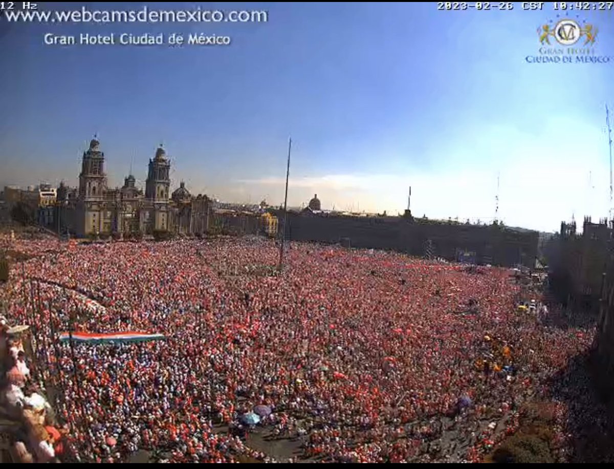 Así el #Zocalo de la #cdmx en la #MarchaINE a las 10:42 26 de febrero, 2023