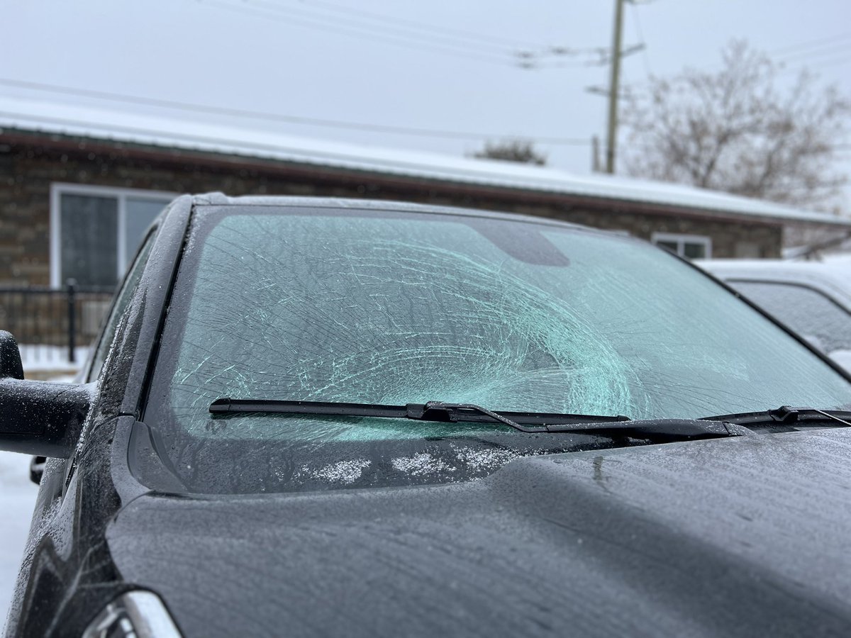 OPP Reminder: “Thankfully, no #injuries were sustained after a chunk of ice from another vehicle struck the front windshield of this vehicle. The #OPP is reminding everyone how important it is to remove the #snow and #ice from your vehicle. #LeedsOPP #DriveSafe Via ^ec @OPP_ER”