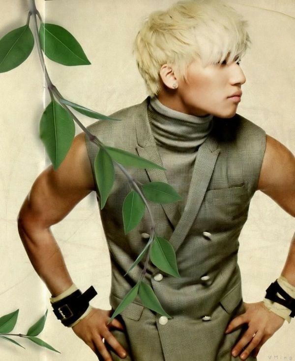 KDSLOOKS's tweet photo. 10YRS D-LITE JAPAN DEBUT #Dscover10thAnniversary 
#DAESUNG #대성 https://t.co/IsYtZJ9PJn
