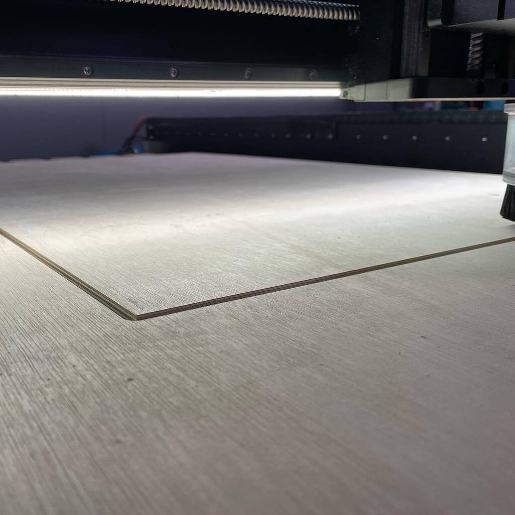 WinstonMakes's tweet photo. Downcut endmill + conventional cutting = 👌🏼
#Carbide3D #Shapeoko #CNC #CNCRouter #instamachinist #Fusion360 #cncowners #cncmachining #digitalfabrication https://t.co/ms60Gci1vk https://t.co/Q50PVcK9T8