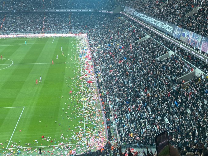 SaglikCamia's tweet photo. BİR BAŞKADIR BENİM MEMLEKETİM.

Bu yarayı hep birlikte saracağız
İnanın çocuklar inan güzel güneşli günler yakındır. 
#BeşiktaşınMaçıVar
#BJKvANT https://t.co/JnNQnkfAGh