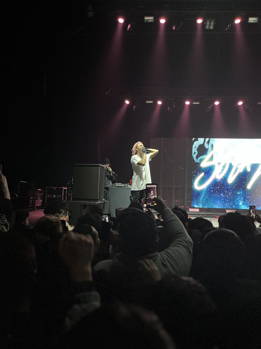 ihateuchris's tweet photo. Fye show ! @imsofaygo https://t.co/htaiWnszsK