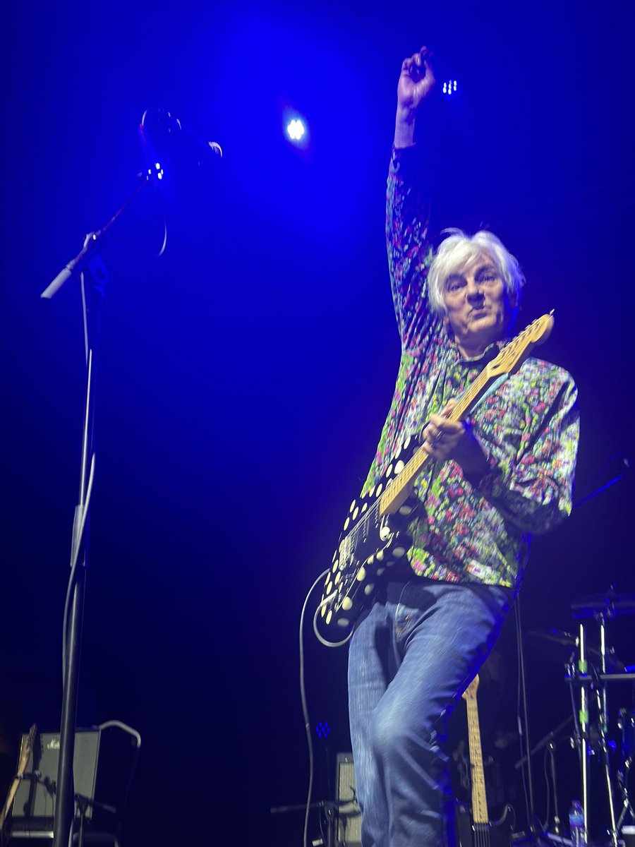 Thank you ALL for coming along to our show <a href="/Yourallypally/">Alexandra Palace</a> Theatre last night: &amp; thanks to <a href="/I_be_MarkB/">Mark Bedford</a> <a href="/KimandL/">KimandLee</a> <a href="/TerryEdwardsEsq/">Terry Edwards</a> <a href="/morriswindsor/">Morris Windsor</a> <a href="/Alexishotchip/">Alexis Taylor</a> for the glorious music. Adoration &amp; gratitude to my beloved <a href="/emmaswiftsings/">e m m a  s w i f t</a> for harmonies, liaison and this photo ♥️♥️♥️