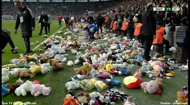 Büyük kulüplerin büyük taraftarları olur