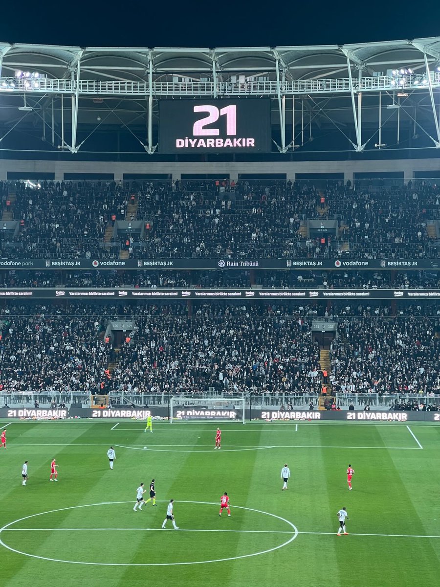 Murattcengiz's tweet photo. İyi ki @Besiktas lıyım 🦅❤️❤️ https://t.co/xdMGw0h63t