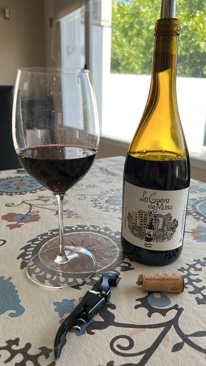 Tremendo el Cuevero Manija (1). Cada día que pasa se pone más rico. Salud! 🍷 <a href="/VinotecaMRWines/">Musu</a>