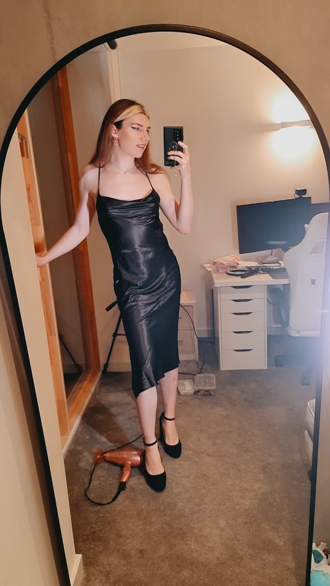 Izzy💫 E(💊)-girl 🏳️‍⚧️ on Twitter: "Before twitter vs after twitter"