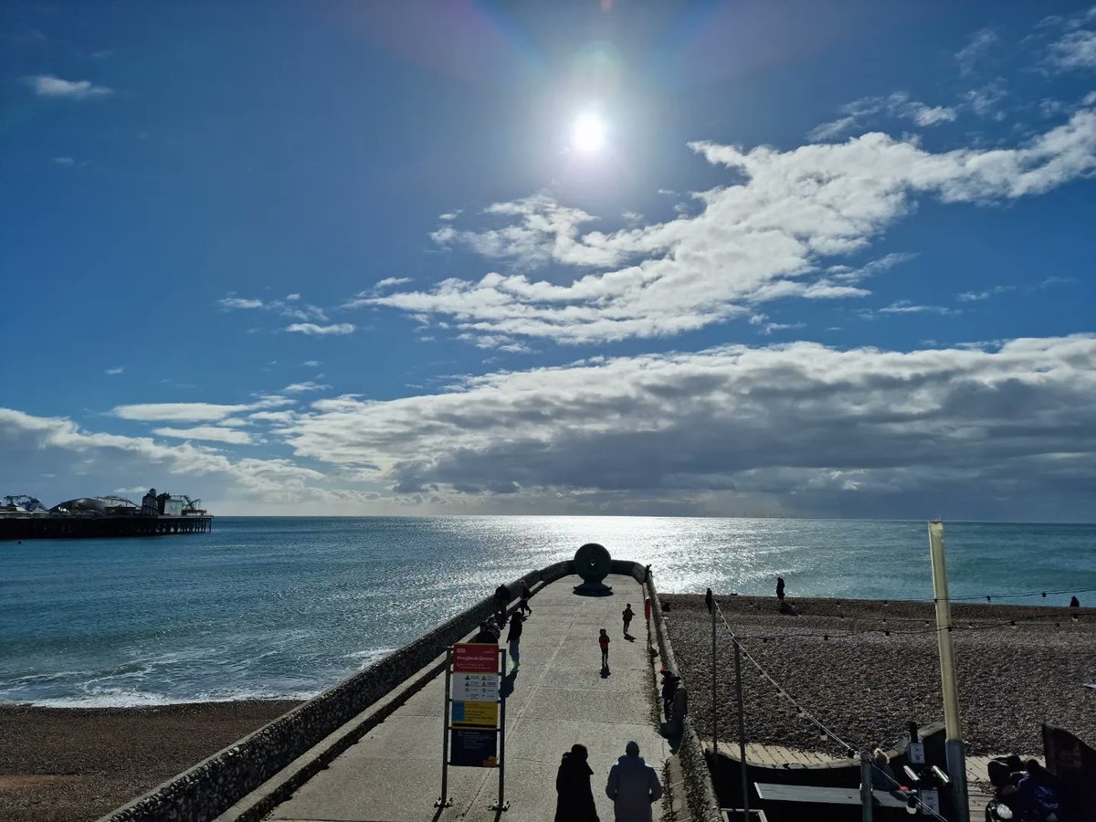 MichaelSnasdell's tweet photo. Ten of the best shots from todays random trip to Brighton. Very changeable weather today. Lovely lunch at Five Guys. #totb #tenofthebest #samsung #samsunggalaxy #s22ultra #seaside
https://t.co/Aqw7IK2CJE https://t.co/PdTyaJMx1Z