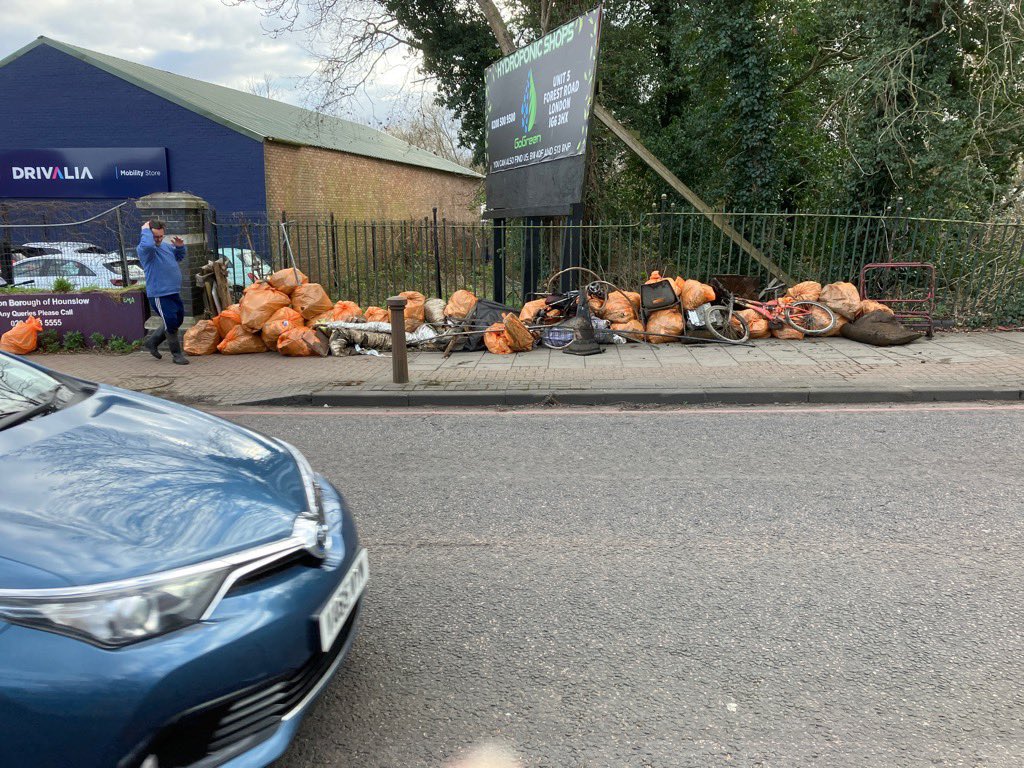 Phewww!!!!!!  This afternoon CAG cleared 40 sacks of rubbish, a fragmented air conditioning pipe, a bike, a bed and an assortment of other unbaggable tat from under Cranford Bridge. Bins are needed on the Bath Road to stop people flinging their rubbish into the river.