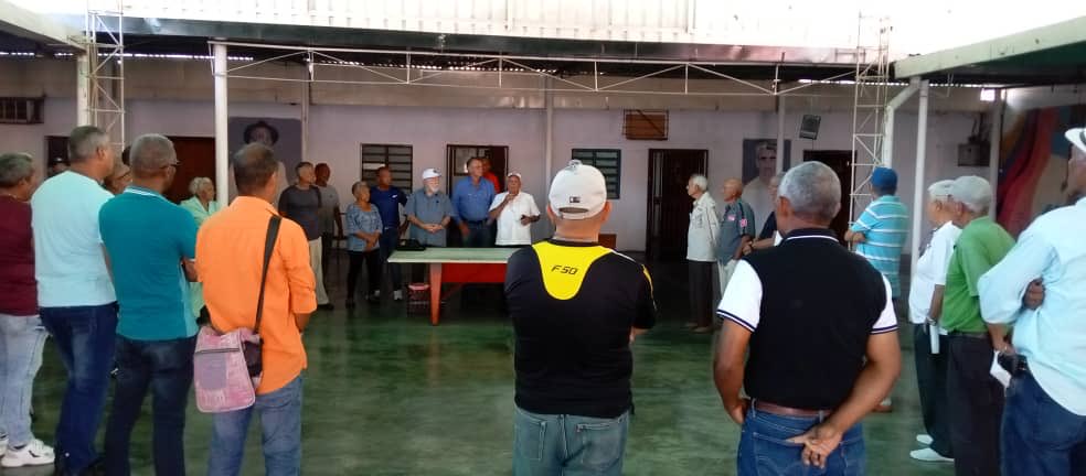 Asamblea de Base en la casa de AD en San Joaquin, recientemente recuperada por el Comité Comité Municipal coordinado por Manuel Torres y Pablo Pineda. Por el CES asistieron Celio Celli, Willam Guevara, Andrés Morillo, Luis Martínez y Tomasin Izaguirre. 
AD, Fuerza de la Esperanza