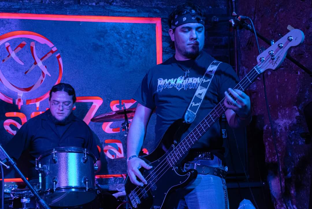 RockSharks_Band's tweet photo. El 21 de Febrero estuvimos en @nandas78bar junto con @DSMBand Gracias a todos los que nos acompañaron #BeAShark #Rocksharks https://t.co/XNDBm5SCeM