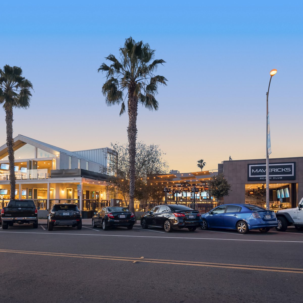 Check out the trunk show happening at @mavericksbeachclub today from 11am-5pm!

Up to 80% OFF on Frankies Bikinis and <a href="/dippindaisys/">Dippin' Daisy's</a>
Build your own Bracelet Bar by @cyndesjewels
Brought to you by @2peacellc!🍦

Signature Cocktails by <a href="/herradurateq/">Tequila Herradura</a>