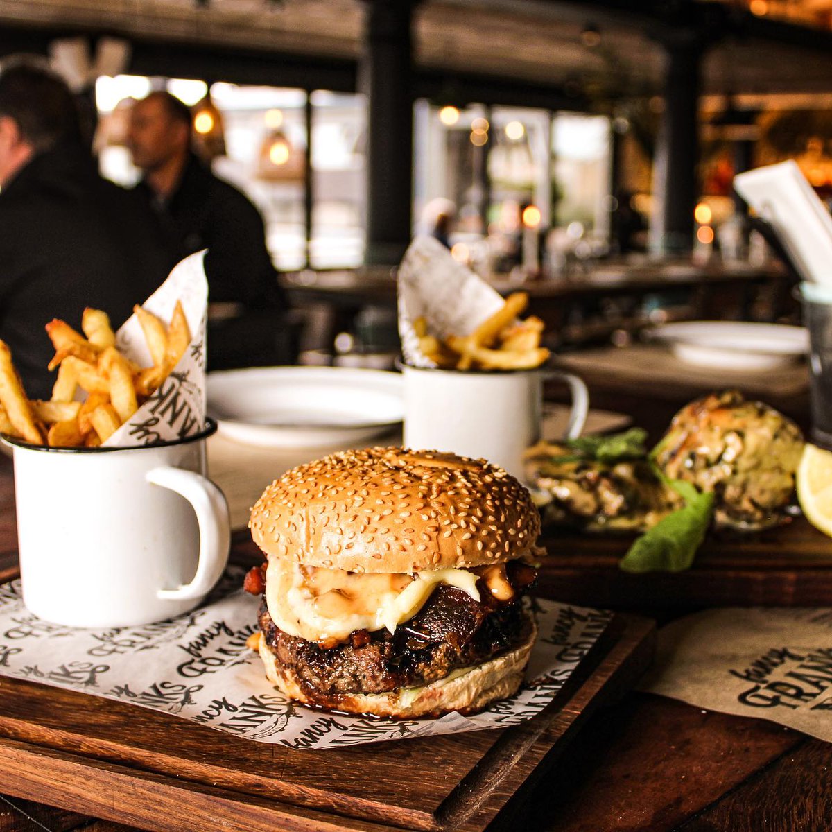 FoodBlogCT's tweet photo. Join #fancyfranks for their #Monday Burger Special for R79 all day.

Bookings Essential:
🏖 Sunset Beach 021-879 1923
⛳️ Somerset West 021-569 3745 https://t.co/VRTEA0FINR