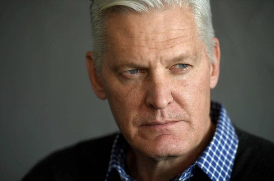 ThaboMakwakwa's tweet photo. Black people have lost the war. Look at Eskom former CEO Andre De Ruyter whose life achievements is characterized by failure and compare him to Brian Molefe whose achieved a lot for his country under PIC, Transnet & Eskom. But we condemn Molefe and spare the likes of De Ruyter https://t.co/UfGRf1bFeQ