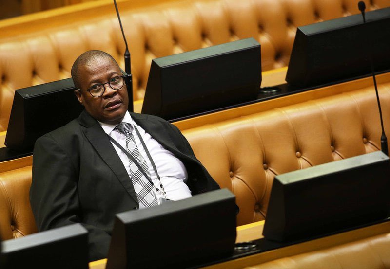 ThaboMakwakwa's tweet photo. Black people have lost the war. Look at Eskom former CEO Andre De Ruyter whose life achievements is characterized by failure and compare him to Brian Molefe whose achieved a lot for his country under PIC, Transnet & Eskom. But we condemn Molefe and spare the likes of De Ruyter https://t.co/UfGRf1bFeQ