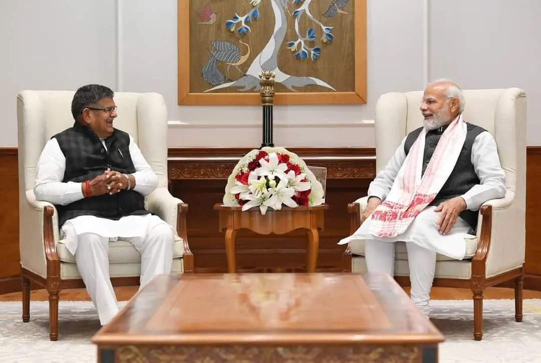 प्रधानमंत्री श्री  @narendramodi जी ने असम के राज्यपाल माननीय श्री @GulabChandKataria जी से मुलाकात करी।